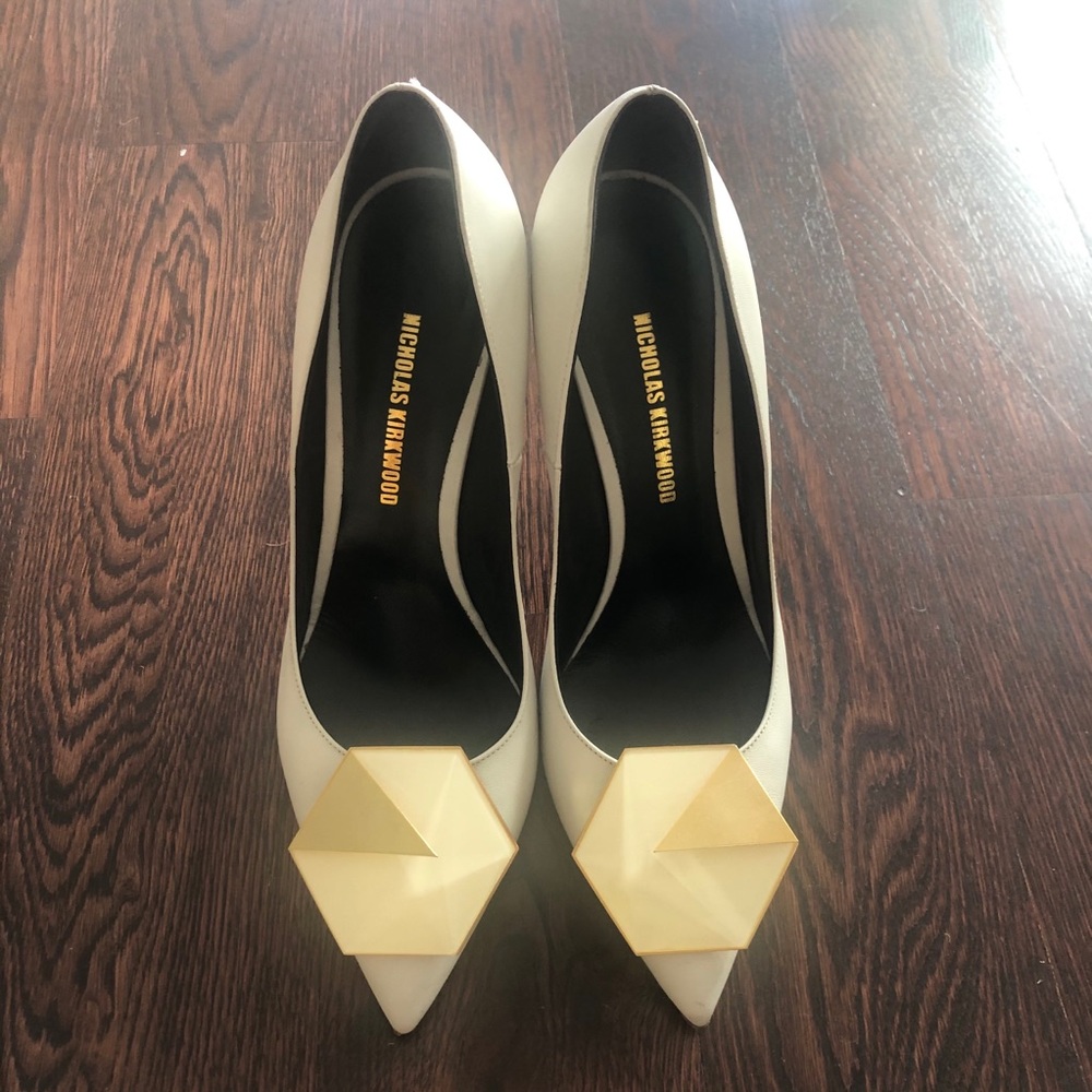 Nicholas kirkwood White Pump
